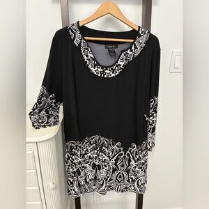 Style & Co Black and White Patterned Women's Top with damask type design. XL